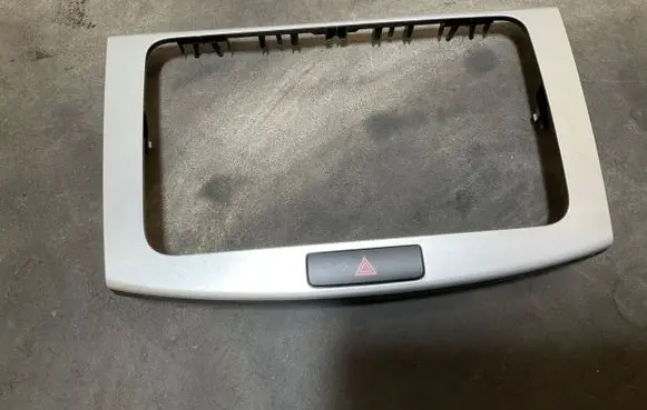 Radio/GPS head unit trim