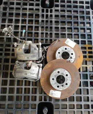 BMW 2 Active Tourer U06 Front brake caliper