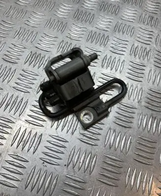 Audi A6 S6 C6 4F Front door lower hinge 8E0831412B