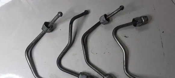 Renault Vel Satis Fuel injector supply line/pipe 