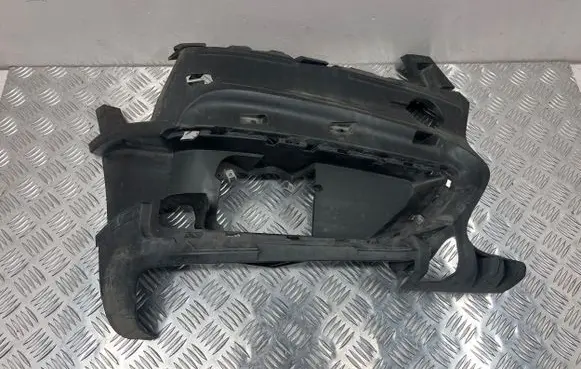 BMW 2 F46 Front bumper mounting bracket 7301548 19593510