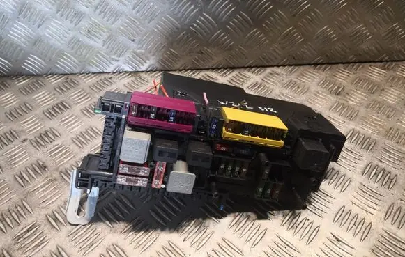 Mercedes-Benz E W212 Fuse box set 2129060505 A2129060505