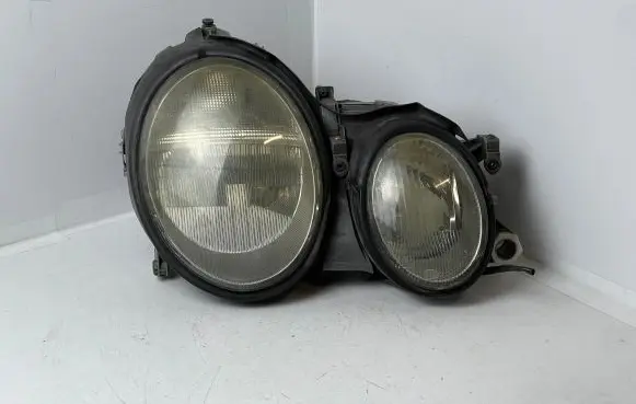 Mercedes-Benz CLK A208 C208 Headlight/headlamp 147552
