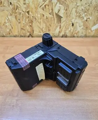 Volvo XC70 Fuse module 30786475 06W373 28062212