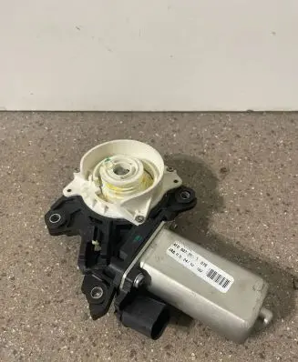 Audi A8 S8 D4 4H Front door soft close latching motor 4F0837059