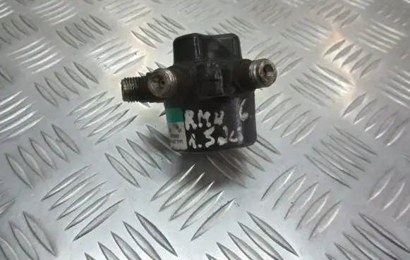 Renault Megane II Fuel distributor 8200379933