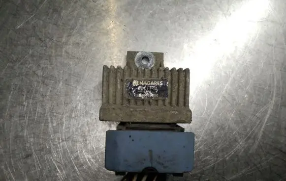 Peugeot 307 Glow plug pre-heat relay 964046980