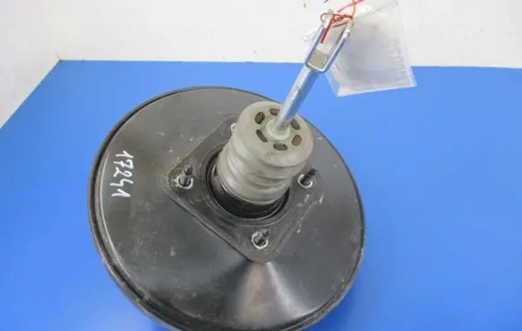 Renault Twingo II Brake booster 8200403287C