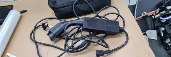 Chrysler Pacifica Battery charger (optional) 05185142AA TAV180872B0047