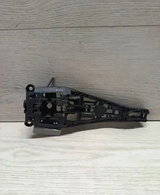Opel Corsa E Rear door exterior handle/bracket 13490157