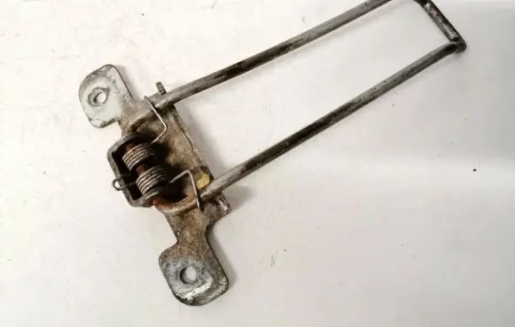 Iveco Daily 30.8 - 9 Rear door check strap stopper