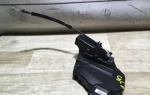 Volvo C70 Front door lock 1593186383