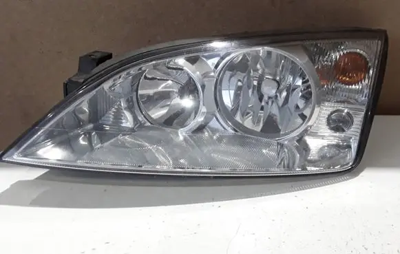 Ford Mondeo Mk III Headlight/headlamp 1S7113006AL