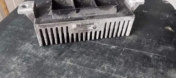 Opel Movano B Glow plug pre-heat relay 8200558438