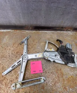 Opel Astra G Front door window regulator with motor 90521887