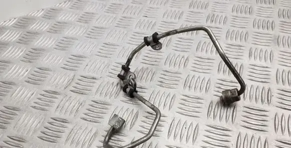 Volkswagen Tiguan Fuel injector supply line/pipe 