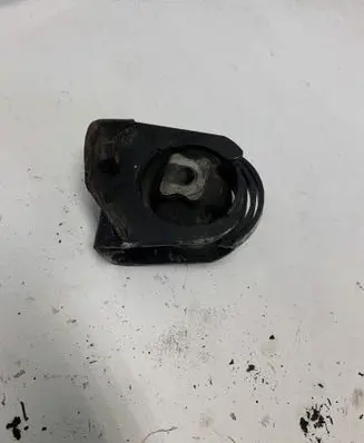 Toyota Avensis T250 Engine mount bracket AV84706 84706