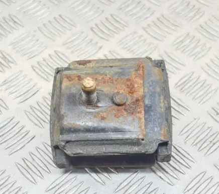Toyota Land Cruiser (FJ80) Engine mount bracket 1236117050
