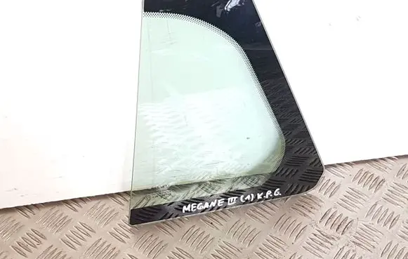Renault Megane III Rear vent window glass 822210015R