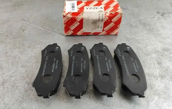Toyota Land Cruiser (J100) Brake pads (rear) 04466yzzc4