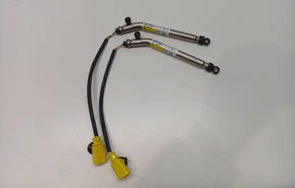 Audi A5 Engine bonnet/hood hinges 8W6823823 0589P1000684