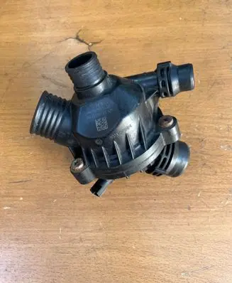 Thermostat/thermostat housing