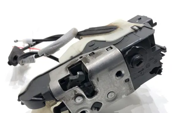 Peugeot 2008 I Front door lock 9812500880