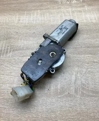 Mazda Xedos 6 Sunroof motor/actuator 8331002611 T7208020