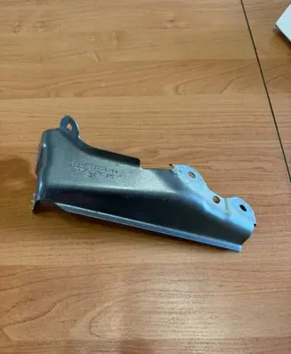 Skoda Kodiaq Fender mounting bracket 565821142