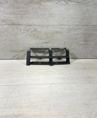 BMW 5 E39 Front bumper lower grill 8235673