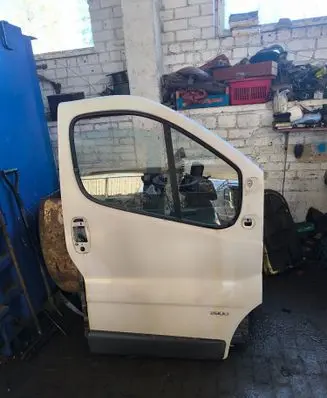 Opel Vivaro Front door 