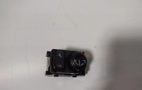 Wing mirror switch