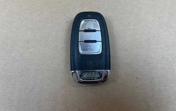 Audi A5 8T 8F Ignition key/card 8T0959754D