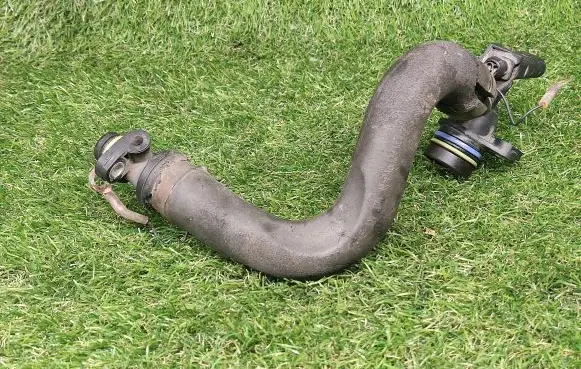 Volkswagen Jetta VI Air intake duct part 04E103202E