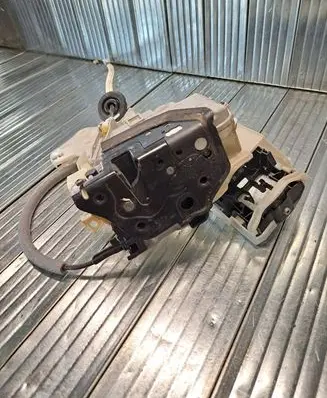 Porsche Cayenne (92A) Front door lock 8J2837016A