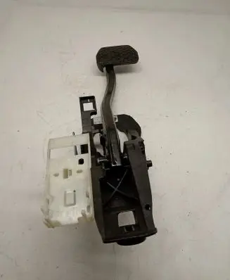 BMW 7 G11 G12 Brake pedal 6861772