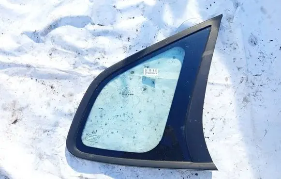 KIA Carens II Rear side window as2