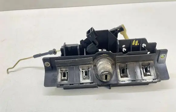 Audi A6 S6 C5 4B Tailgate/trunk/boot lock/catch/latch 4B0827565H 8D9827565H