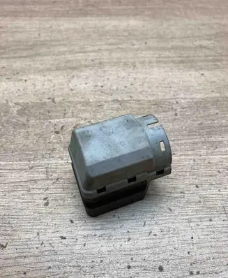 BMW 5 E39 Ignition lock contact 8363706