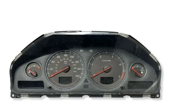 Volvo V70 Speedometer (instrument cluster) 8602886