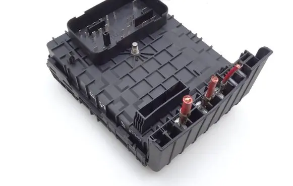 Volkswagen Golf V Fuse module 1K0937125