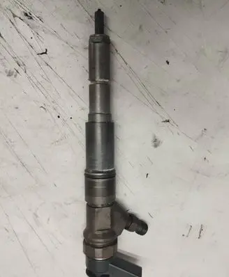 BMW X3 E83 Fuel injector 7793836