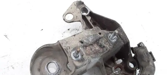 Volkswagen PASSAT B5.5 Engine mounting bracket 8E01993520
