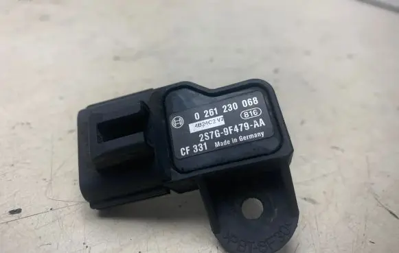 Ford Mondeo Mk III Air pressure sensor 2S7G9F479AA 0261230068