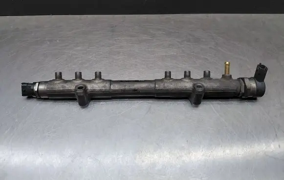 Volvo V70 Fuel main line pipe 0445215023 30777554 30777576