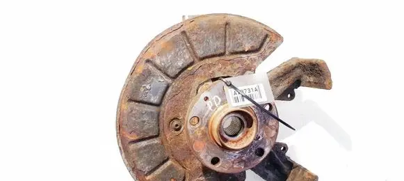 Volkswagen Golf V Front wheel hub