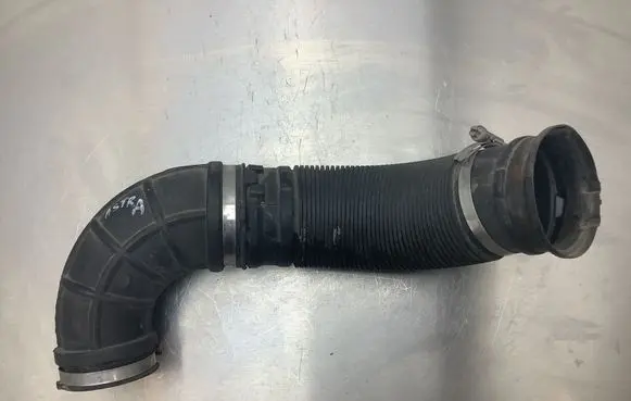 Opel Astra J Air intake duct part 315875880 1039901S01