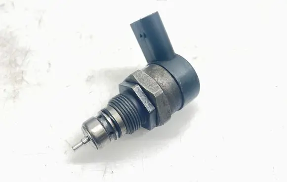 Mercedes-Benz E W211 Fuel pressure regulator A6110780449