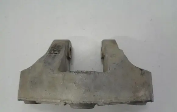 Nissan Qashqai Engine mounting bracket