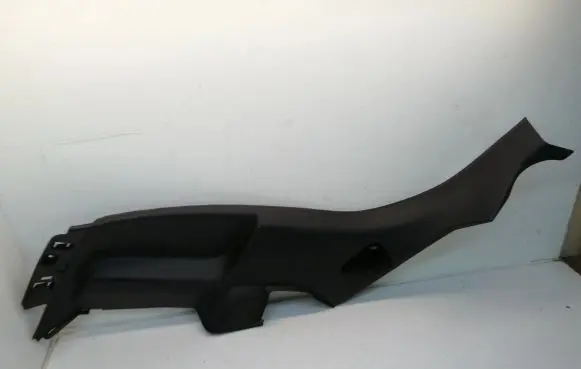 (D)pillar trim (top)